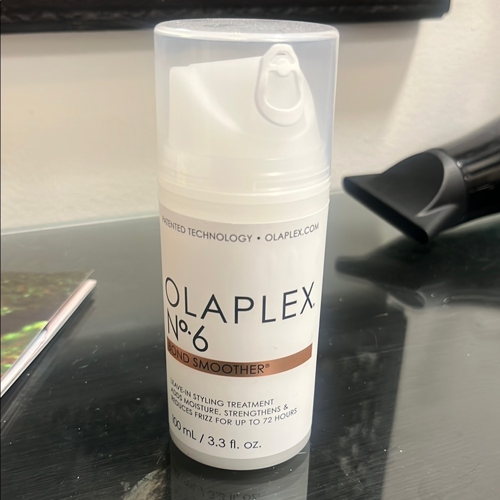 OLAPLEX No. 6 Bond Smoother in White and Black